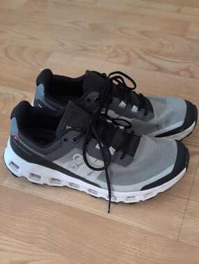 On Cloudvista Running Shoe Gray/Black/White Women's Size 6.5